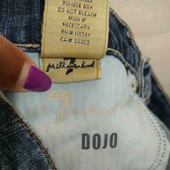 7 For All Mankind DOJO Capri Cropped Jeans Women Size 28 Light Wash Rip Distress - Picture 10 of 10
